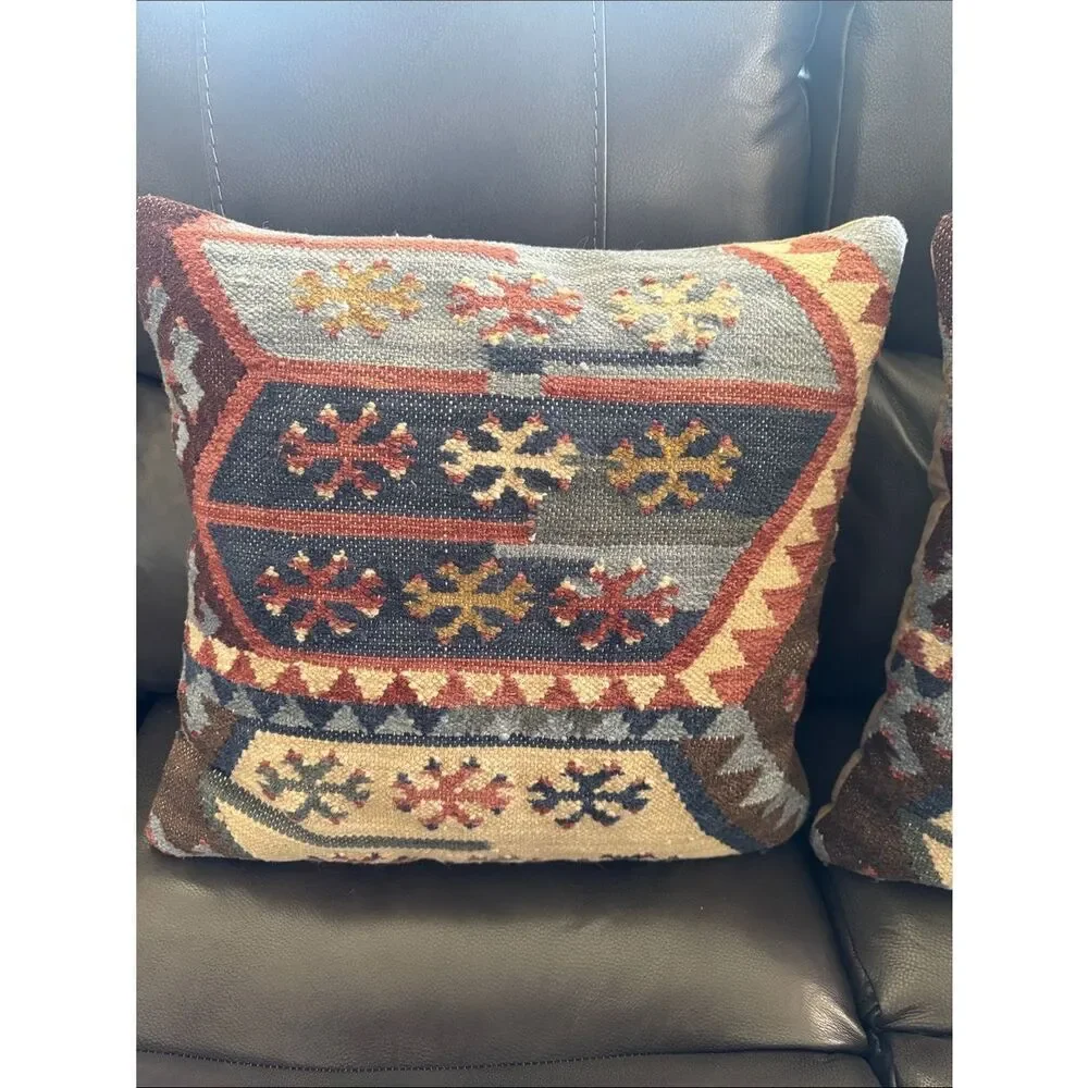 Pottery Barn Curtis Kilim Set of 2 Pillows Wool/ Cotton Blend Multi Colored EUC